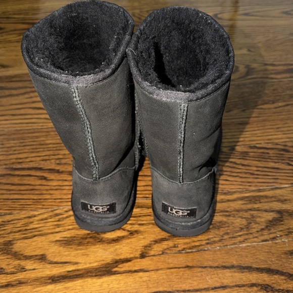 UGG Classic Black Short II Boots 9 - Picture 10 of 11